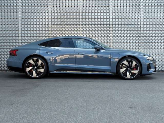 認定中古車だけでなく正規ディーラーならではの特別なご案内のできる新車も多数ございますので是非お気軽にご相談、ご来店くださいませ。