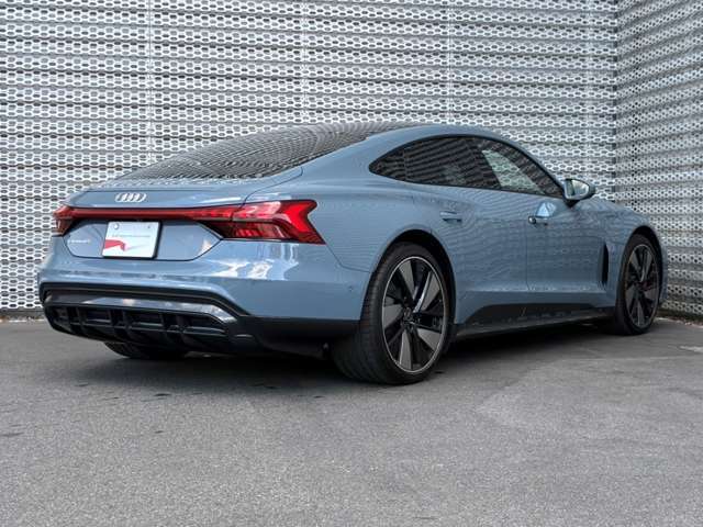 ドイツ本国のAudi AGが認定する資格を有するメカニックが納車前の点検からアフターサービス迄サポート致します。