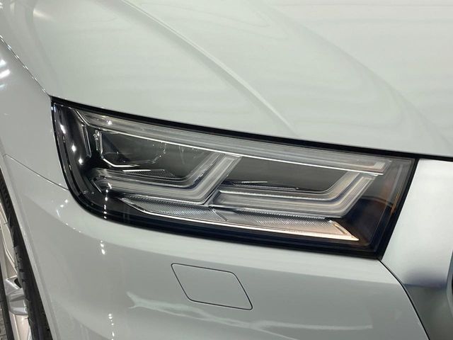 ●マトリクスLEDヘッドライト：LEDハイビームが多数独立で存在し、ハイビーム時に対向車や前方を走る車の部分をロービームに切り替えが可能！！シーケンシャルウインカーも装備！！