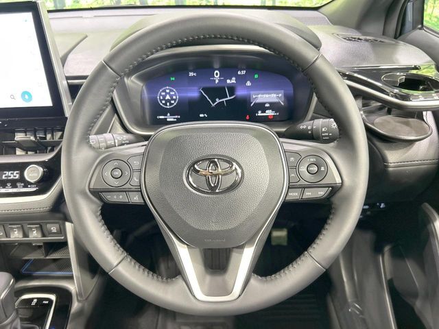 インテリアに合わせたデザインのステアリングは、運転される方のことも考え、運転しやすい形状、大きさです。是非一度、実際に触ってお確かめください。