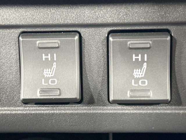 【シートヒーター】寒い日に重宝するシートヒーター！エアコンより早く温まってくれるので寒がりの人も安心ですね♪エアコンの温風は乾燥するから苦手、という方にもをおすすめです。