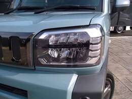 LEDヘッドライトです。デザイン性がよくとても明るいので、夜間の走行や悪天候でも安心です。しかも長寿命！