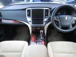 ご納車後も安心なプレミアム保証をご提案いたします。ナビや電装品、エアコンなども含めた600項目の充実した保証内容と安心のロードサービス付帯でサポートいたします。詳細はお尋ねください。