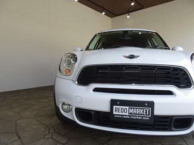 当社カーディテイリング専門の部署を設けておりますので、展示車両1台1台細部まできれいに仕上げるよう努力しております。他店様との違いをご覧いただけますと大変うれしいです。