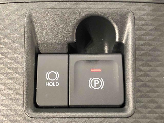 指先だけで簡単に操作が可能な電動パーキングブレーキを採用。「HOLD」スイッチを押すと、渋滞や信号待ちなどでブレーキペダルから足を離しても、ブレーキを保持するので安心です
