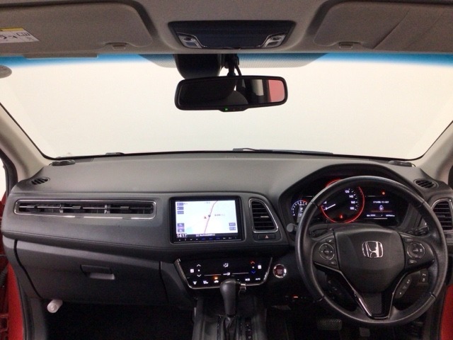 【前方視界】開放的な前方視界！運転がしやすく疲れにくいです♪窓が大きく、見通しがとっても良いおクルマですよ♪