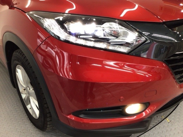 【LEDヘッドライト】ディスチャージヘッドライト（HID）と同等の明るさで、夜道や雨天走行が明るく視界良好！！　フォグライトも装備で、安心感さらにUPです♪安心ドライブを楽しんで下さい♪