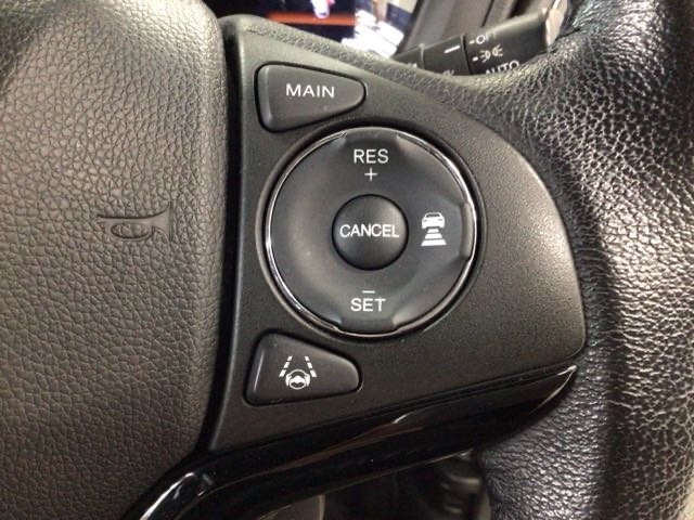 【アダプティブ・クルーズ・コントロール】予め設定した車速内でクルマが自動的に加減速。 前走車との適切な車間距離を維持しながら追従走行し、高速道路でのドライバーの疲労を軽減してくれる嬉しい機能付♪