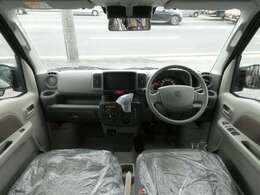 進化されたインパネ周りは、スタイリッシュかつ操作性や視認性にも優れ、飽きのこないデザインになっております！