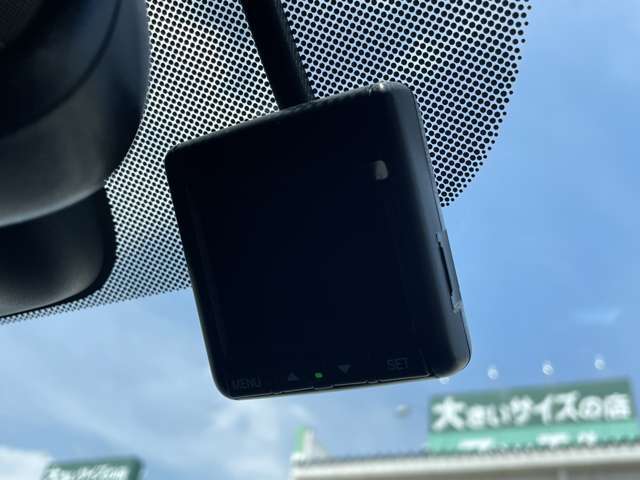 【ドライブレコーダー】映像・音声などの運転中の記録を残します。事故などを起こした起こされた時の証拠になりえますので、もしも時でも安心ですね。