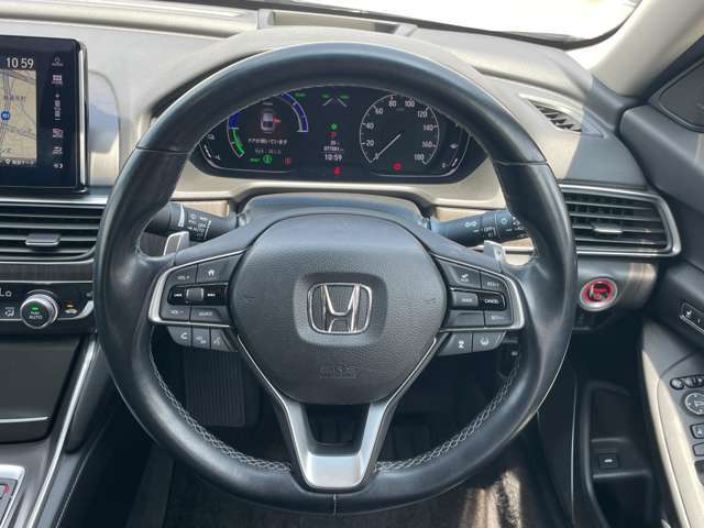ステアリングです。店舗にて現車の確認もいただけますので、お電話で在庫のご確認の上是非ご来店くださいませ！！！