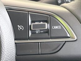 【クルーズコントロール】高速道路もラクラク走行。アクセルを離しても一定速度で走行ができ、長距離運転時の負担を軽減！加速・減速も簡単なスイッチ操作で調整できます。