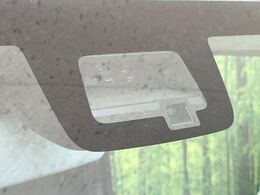 【スズキ　セーフティサポート】走行中に前方の車両等を認識し、衝突しそうな時は警報とブレーキで衝突回避と被害軽減をアシスト。より安全にドライブをお楽しみいただけます。