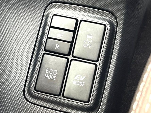 【シートヒーター】寒い日に重宝するシートヒーター！エアコンより早く温まってくれるので寒がりの人も安心ですね♪エアコンの温風は乾燥するから苦手、という方にもをおすすめです。