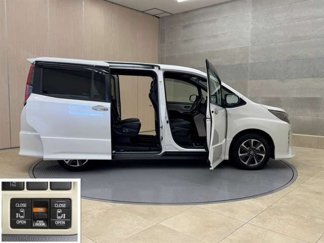 狭いスペースでも、隣の車を気にせず開閉出来るスライドドア。どんな場所でもドアを十分に大きく開くことが出来るので乗り降りや荷物を載せるのに便利です。