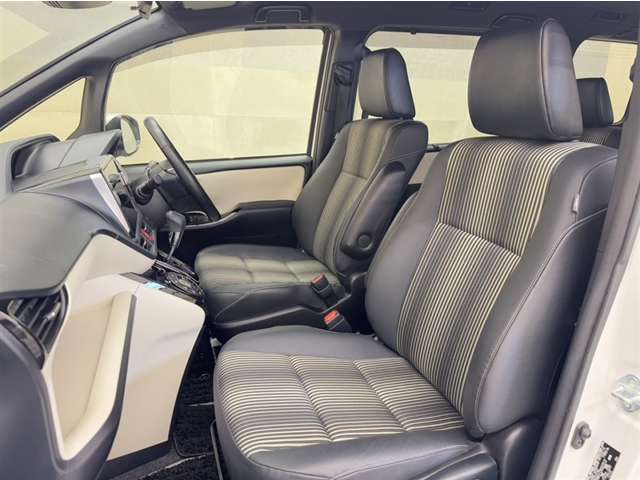 トヨタ中古車「まるごとクリーニング」施工済。外装はもちろん内装はシートを外して見えない所まで徹底洗浄しています。