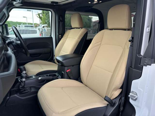 せっかく買う車が汚かったら嫌ですよね。でもご安心下さい！当社の在庫車は全車ルームクリーニング済みです！綺麗なお車で気持ちの良いドライブを！