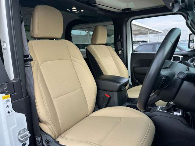 せっかく買う車が汚かったら嫌ですよね。でもご安心下さい！当社の在庫車は全車ルームクリーニング済みです！綺麗なお車で気持ちの良いドライブを！