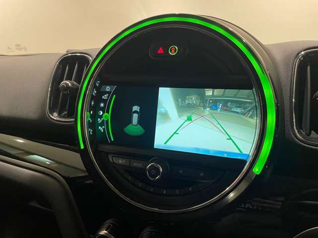 ご遠方の場合でも、下取り車両の金額を概算でお出しすることは可能でございます。車検証をお手元に、走行距離をご確認の上お問い合わせくださいませ。