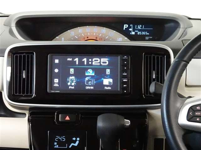 純正ディスプレイオーディオ(DUK-W69D)を装備しており、CD、DVD、Bluetooth、の機能を装備しております。