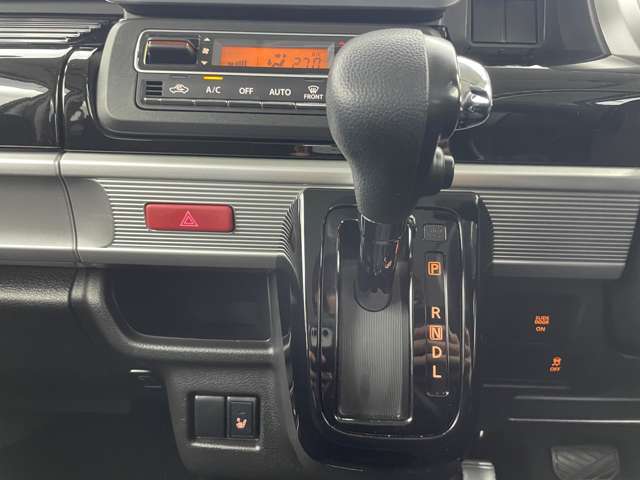 【シフトレバー】シフトも操作しやすく快適なドライブを楽しんでいただけます！