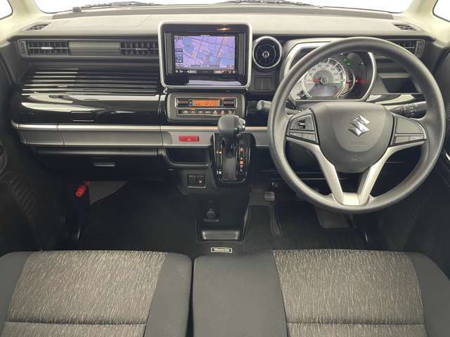 【インパネ全体】全方位で視界が広く、高い目線で運転もしやすいです！