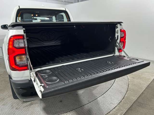 荷台スペース【内装エクステリア】店舗にて現車の確認も頂けますので、お電話で在庫のご確認の上是非ご来店くださいませ！！！【跳ね上げ式/埋め込み式】でスペース確保ができますね！！