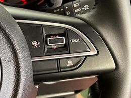 【アダプティブクルーズコントロール】高速道路での長距離走行が楽に！！自動で速度を保つクルーズコントロールが、衝突軽減システムと連携し、前方の車両を感知して車間を保つように速度調節してくれます！！