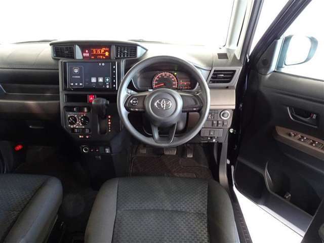 視界良好、操作しやすい運転席です。