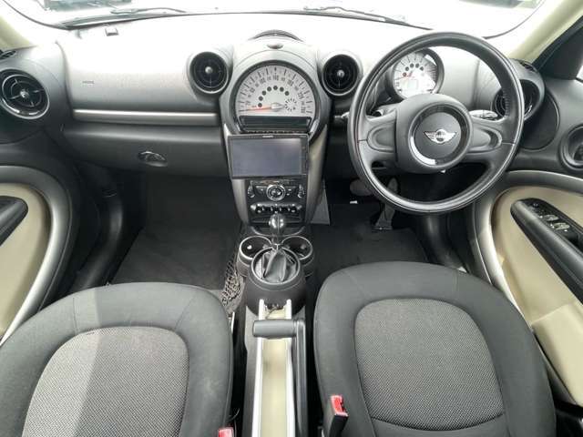 ベージュとグレーのインテリアがお洒落なバッキンガム☆若干の使用感はございますが、全体的に綺麗な状態のお車です！！