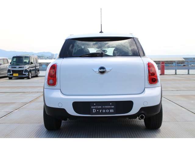 大きく目立つ傷や凹みもなく，比較的綺麗な状態のお車ですが，中古車特有の細かい使用傷などはございます。気なる箇所など追加画像をお送りしてのご説明も可能です。ご相談ください！