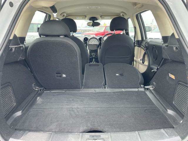 日常使いでは申し分のない容量を確保したラゲッジルーム☆荷室容量は縦45cm×横110cm×高さ45cm（トノカバー設置時）★トランク下部にも収納スペースがございます♪