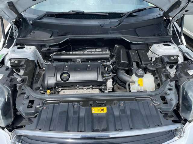 1.6リッター直列4気筒エンジン☆安定感があり，快適なドライブを楽しんで頂けます☆カタログ燃費；JC08モード13.8km/リットル★