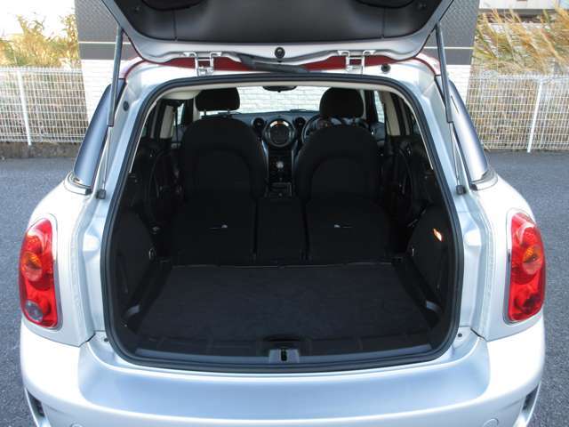 多彩なシートアレンジ♪大きな荷物もOKです！！