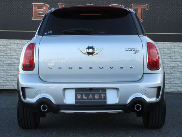 エンブレムの映えるおしゃれなリアビュー☆