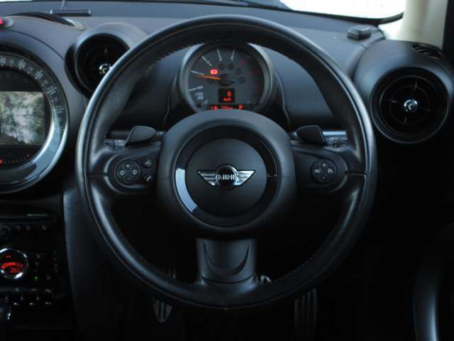 純正ステアリングの状態もとても良好です♪