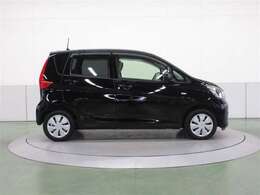 立体的な曲面で構成されたデザインです。