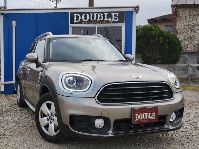 ボディーカラーは　人気カラーの【メルティングシルバーメタリック×ブラックルーフ】になります！