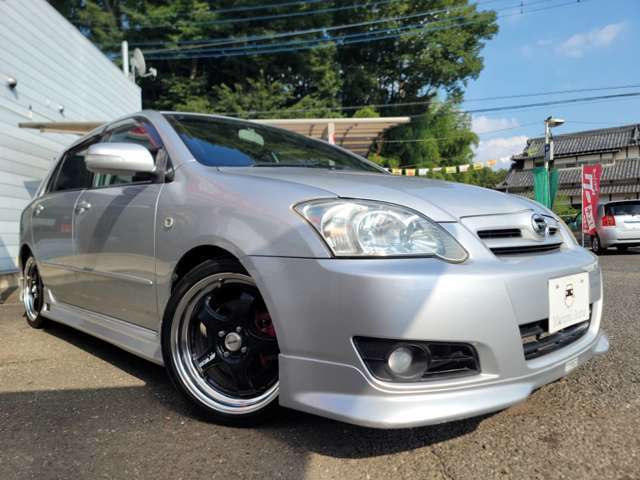 ネッツ店で販売されるアレックスとは兄弟車の関係。アレックスがフロントグリルにボディ同色の横バーデザインを採用するのに対して、ランクスはハニカムメッシュのブラックグリルが組み合わされる