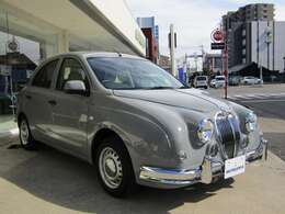 メイクアップ車ですので、令和5年式のベース車を使いビュートになりました。新車と同じように、ベース車から、新品の光岡オリジナル部品を取り付け、全塗装を施しました。