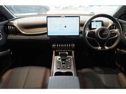 内装は「フィットネスジム＆ミュージック」がコンセプト。ミケーレ・パガネッティによるデザイン。