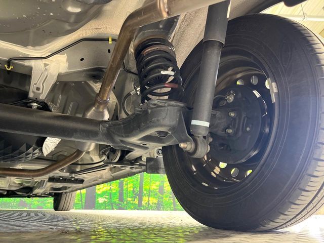 お車を安心してお乗りいただく為には、足回りの定期点検が欠かせません。サービスサポート（有償保証）では無料点検もご提供しており、安心のカーライフをお過ごしいただけるサポート体制が整っています。