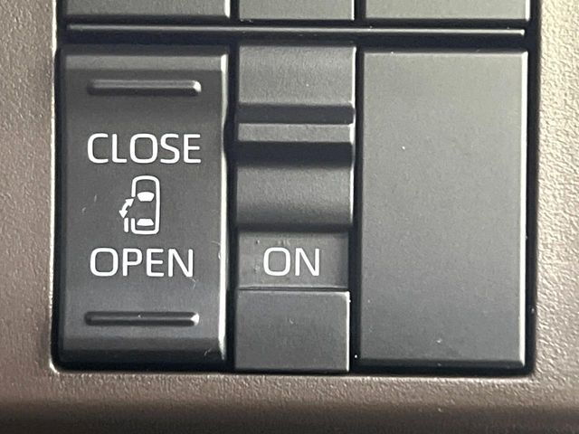 【パワースライドドア】スマートキーや運転席のスイッチでスライドドアの開閉が可能♪電動だから力を入れてドアを開ける必要が無く、小さいお子様でも、重い荷物を持っている時もラクに開け閉めできます♪