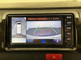 【パノラミックビューモニター】クルマを真上から見下ろした視点で駐車をサポートします！クルマの斜め後ろや真横など、いち早く障害物に気が付くことができます。