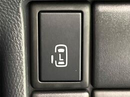 【パワースライドドア】スマートキーや運転席のスイッチでスライドドアの開閉が可能♪電動だから力を入れてドアを開ける必要が無く、小さいお子様でも、重い荷物を持っている時もラクに開け閉めできます♪