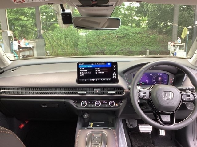 フロントガラスが大きく、ワイドな視界で運転もしやすくなるように、設計されています。