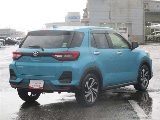 明るく広々、落ち着いた店内では、中古車のご検討・ご購入のほか、携帯電話（au）の購入等、様々なご相談に幅広く応えていきます♪