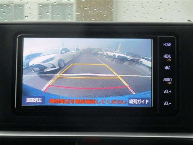 バックカメラ付き♪車庫入れ、バックでの駐車時に後方が見える事での安心感は大きいです☆一度装備したら外せなくなるアイテムです♪