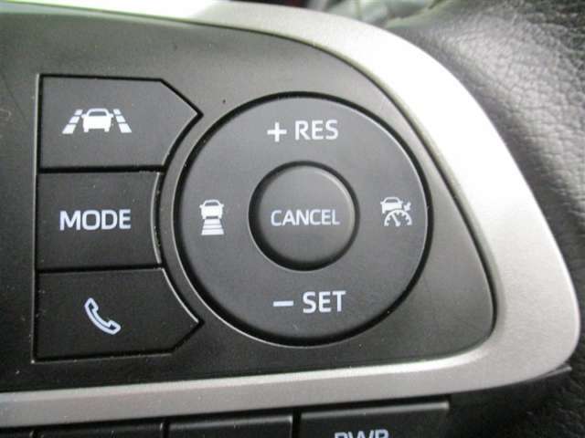 レーダークルーズコントロール♪レーダーとカメラで先行車を認識し、車速に応じた車間距離を保ちながら追従走行を支援します♪ロングドライブを快適にし、高速道路での渋滞やノロノロ運転をサポートします♪