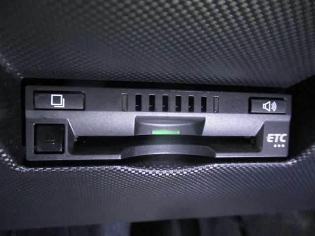 お得で便利なETCを装備♪ETCのメリットは料金がお得になるだけではありません！ETC専用出口ではスーイスイっと停止ぜずに通過できることもメリットです☆